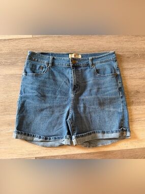 Red Star Denim Shorts - Size 10